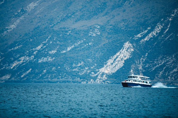 Tourismus und Reiseinspiration in einer Berglandschaft – Define Media | define_media